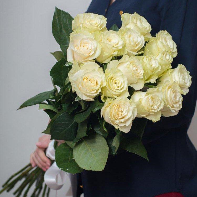 букет из 15 белых роз